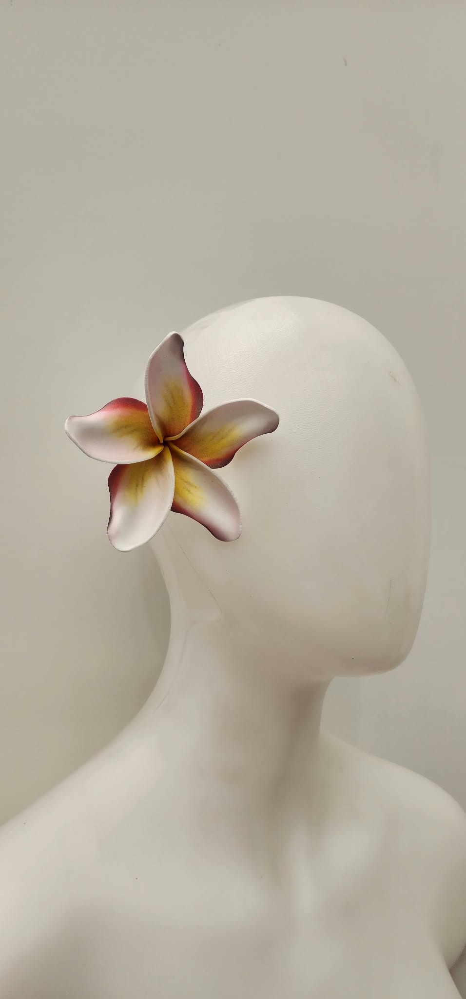 Eseta White Yellow Pua