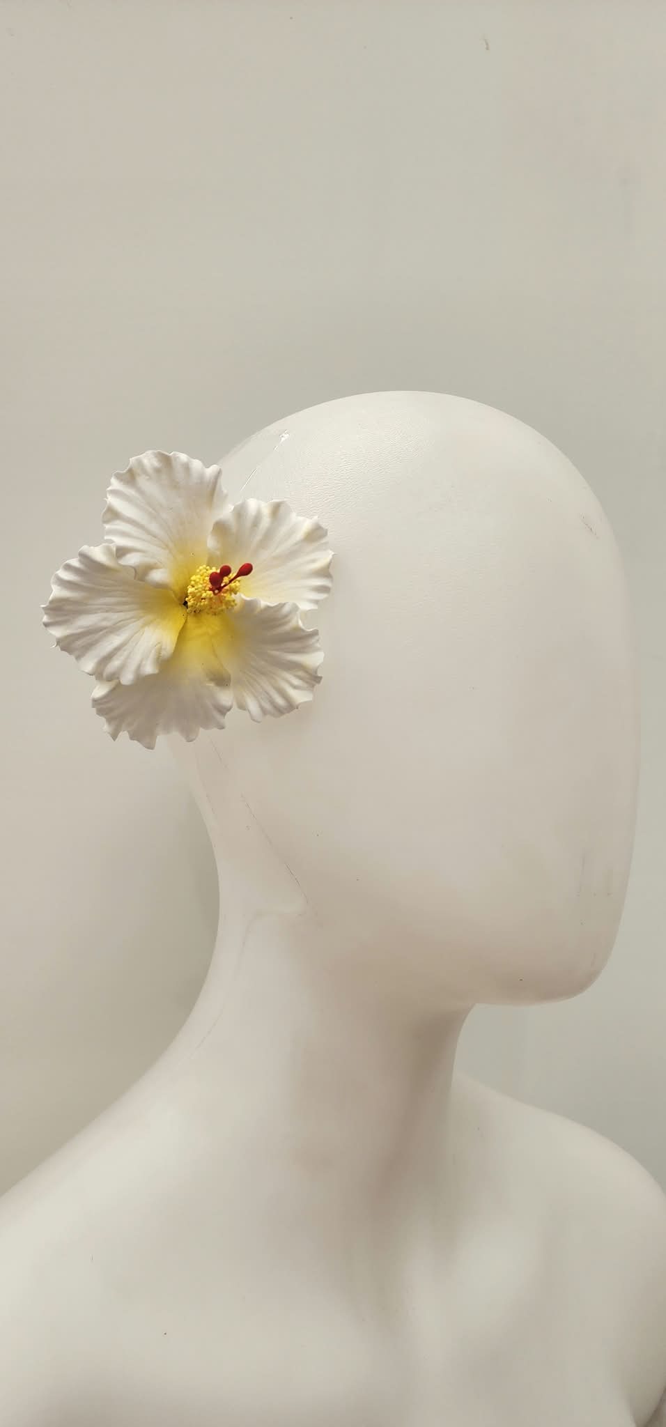 Aute Samoa White with Yellow centre