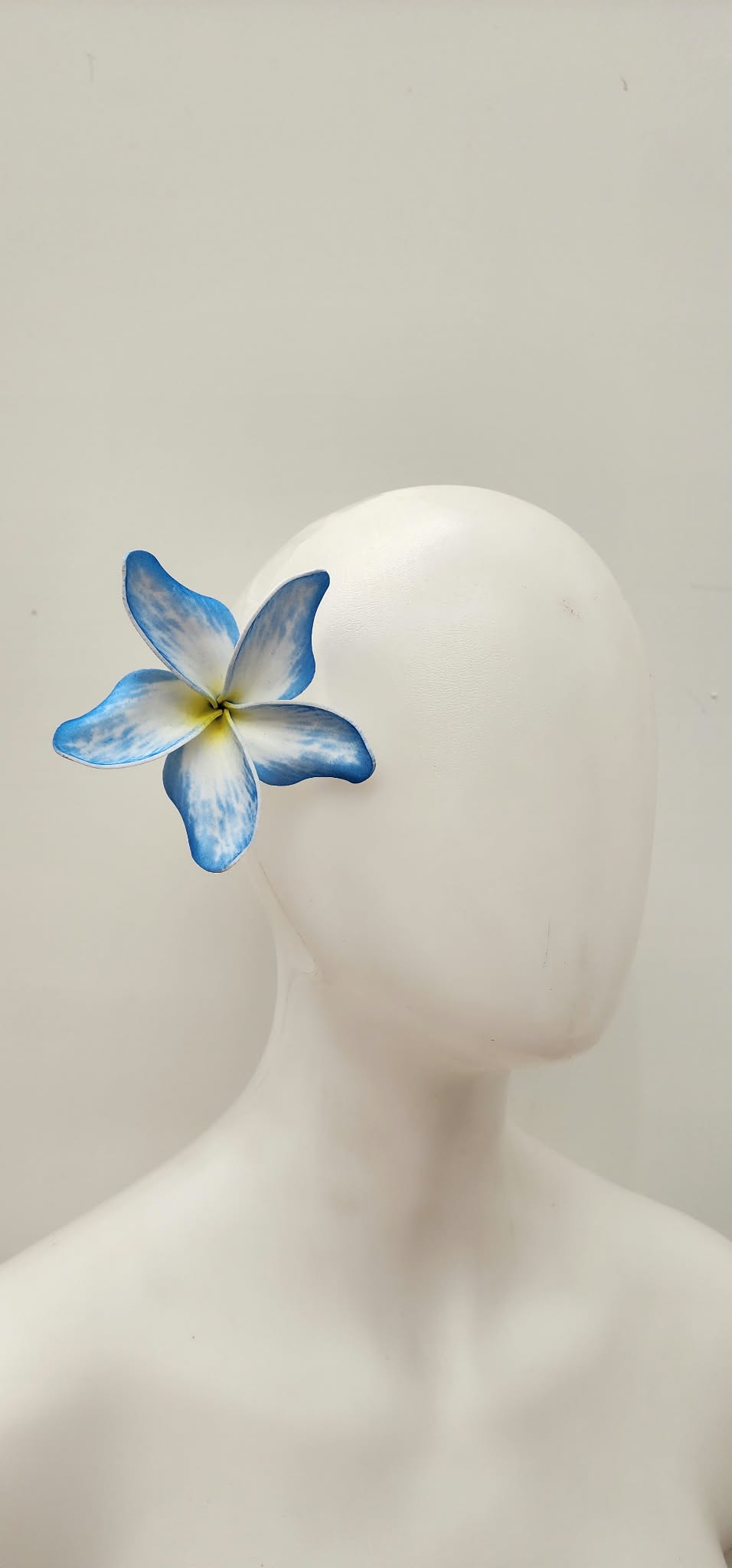 Eseta Blue White Pua