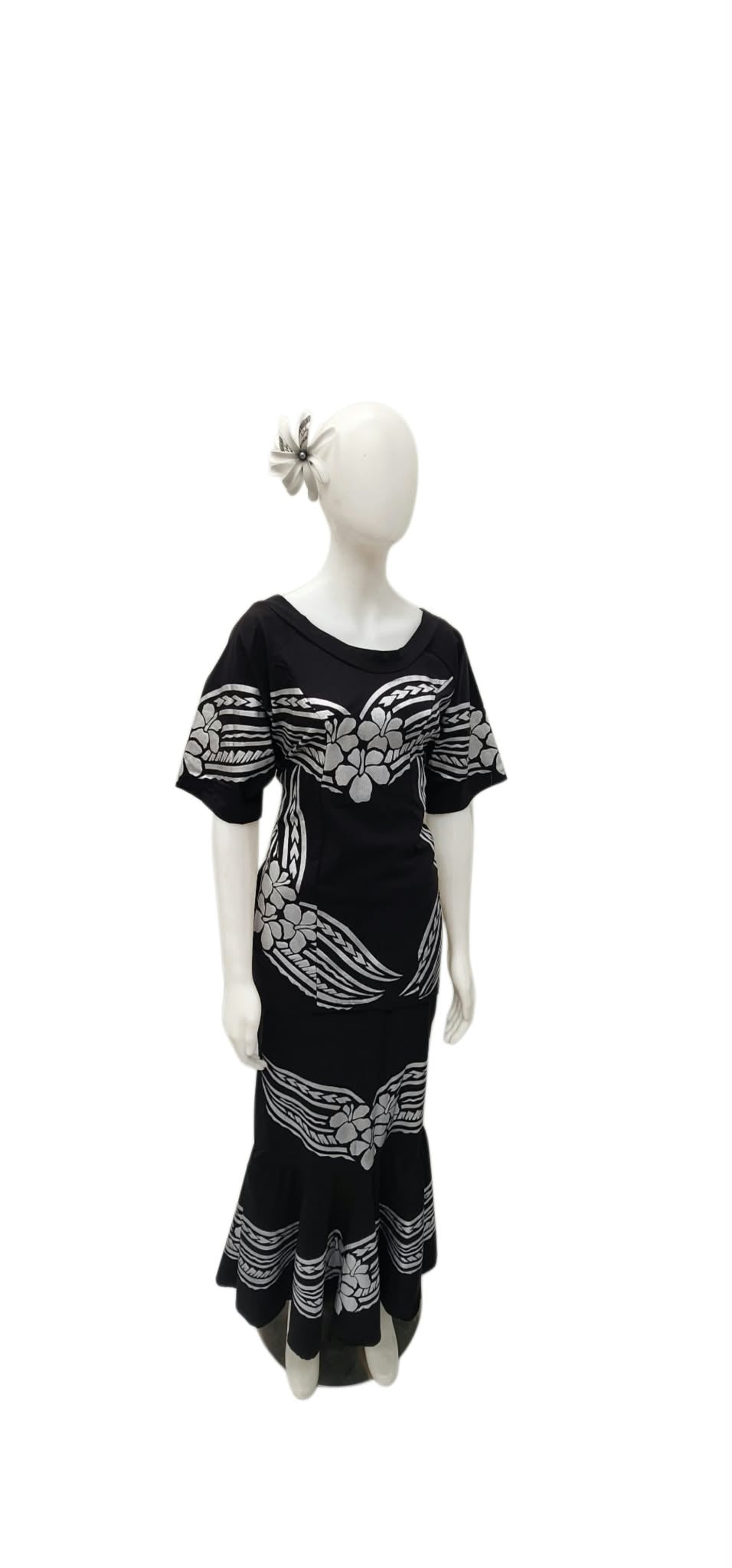 Aotearoa Puletasi Black and Silver Size 18